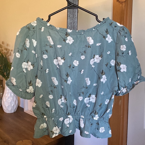 Streetwear Society Mint Green and White Floral Top - Picture 2 of 2